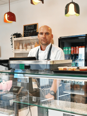 Edgars Strausovs, fondateur de La Cuisine d'Edgars, traiteur à Agde en Occitanie